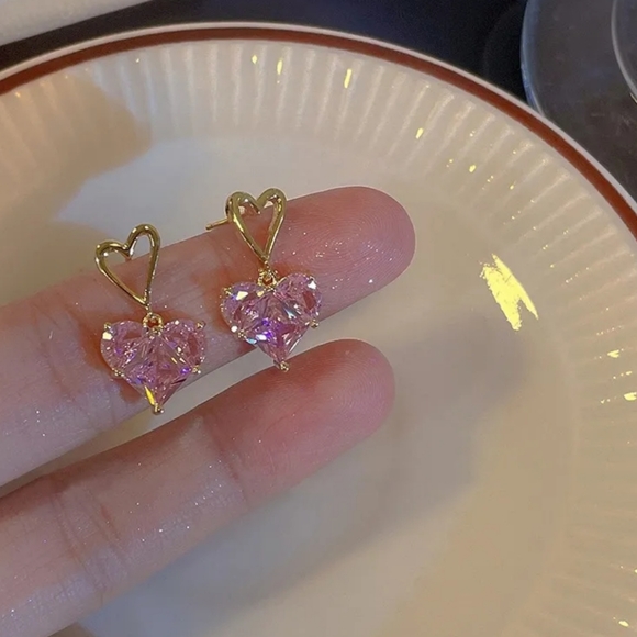 Life in Pink  earrings and necklace set - Picture 6 of 9